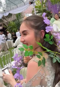 Elina Joerg Kejatuhan Bunga Dekor Pengajian Syifa Hadju, Kocak Abis