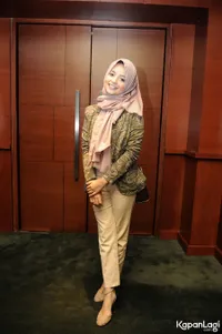 Elyzia Mulachela & Meriza Febriani, Cantik Berhijab di Film Anyar