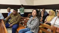 Emosional, Ini 9 Potret Tamara Tyasmara Menangis Saat Dengar Keterangan Saksi, Disorot Saat Berani Duduk di Barisan Keluarga Tersangka