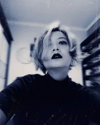 Erat dengan Imej Tomboi dan 'Ancur', Begini 8 Potret Leony yang Tampil Kalem dan Bikin Pangling - Cantik Gak Ketulungan