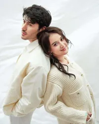 Esta Pramanita Photoshoot Romantis Bareng Pacar, Bara Valentino