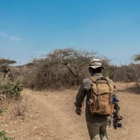 Explore Tanzania, Ramon Y. Tungka Interaksi Dengan Suku Pedalaman