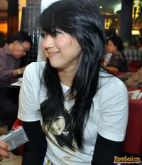Echa Paramitha Buka Puasa Bareng Fans