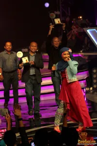 Ekspresi Bahagia Fatin Shidqia Saat Raih 7 Platinum