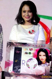 Ekspresi Bahagia Rossa - Album Baru Pecahkan Rekor MURI