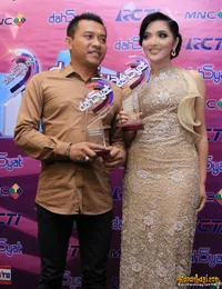 Ekspresi Para Pemenang Dahsyatnya Awards 2013