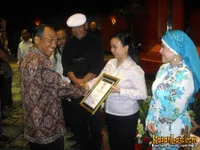 Elvi Sukaesih Masuk MURI Lagi