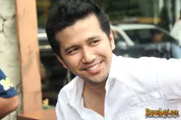 Emil Dardak Tanggapi Hubungan Arumi Bachsin dan Panji Trihatmojo