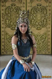Erina Pakai Mahkota 7 Kilo Demi Dewi Kunti