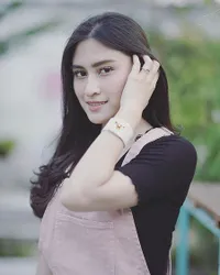 Fakta-Fakta Angbeen Rishi, Si Cantik Calon Istri Adly Fairuz