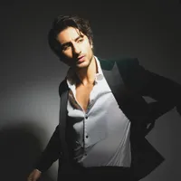 Fakta-fakta Menarik Ibrahim Ali Khan, Akhirnya Debut di Bollywood - Wajah bak Kembaran Saif Ali Khan