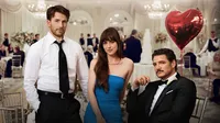 Fakta Film MATERIALISTS, Siapa yang Dipilih Dakota Johnson: Pedro Pascal atau Chris Evans?