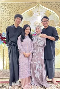 Putri Isnari Hingga Ayu Ting Ting, 7 Potret Momen Kehangatan Pedangdut Dengan Keluarganya - Family Goals Banget