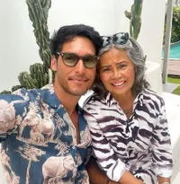 Family Man Banget, Intip 8 Potret Hangat Richard Kyle Bareng Ibunda Tercinta