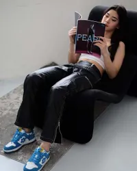 Fashion Kasual Sneakers ala Kayra Miendra yang Simpel dan Stylish, Boleh Banget Ditiru!