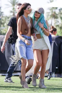 Fashion Keren Para Bintang di Festival Coachella, Mana Favoritmu?