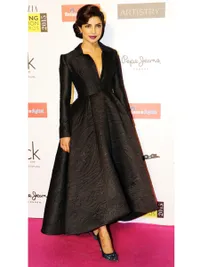 Fashionable, Deretan Gaun Cantik Artis Bollywood di Grazia Award