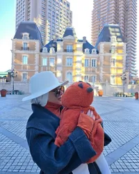 Fashionista Sejak Dini, Potret Gaya Baby R Anak Syahrini dengan Coat Selama Liburan di Jepang - Nggemesin