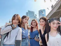 [Featured Content] 10 Potret Kedekatan Dita Karang dengan Member Secret Number, Ajari Bahasa Indonesia - Nama Lengkapnya Dihafal di Luar Kepala