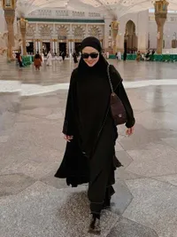 Febby Rastanty Jalani Puasa Ramadan di Tanah Suci, Puji Suasana yang Syahdu
