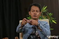 Fedi Nuril Ungkap Gaya Penyutradaraan Baim Wong yang Nggak Disangka 