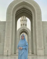 Suami Sama-Sama Pilot, 8 Potret Fitri Carlina Hadiri Tahlilan Hari Ke-3 Mendiang Stevie Agnecya, Doa dan Dukungan Terus Mengalir