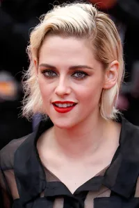 Flawless & Glamor, Inilah Artis Tercantik di Red Carpet Cannes