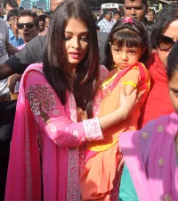Foto-Foto Aaradhya Bachchan Dengan Sari Orange, Imut Maksimal!