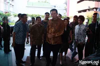 Foto-Foto Ahok Nonton Film 'JINGGA' Bareng Anak Tunanetra 
