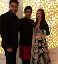 Foto-Foto Aishwarya Rai Bareng Sushmita Sen, Lupakan Permusuhan!