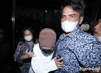 Foto-foto Ayah Lesti Kejora Saat Dampingi Sang Anak ke Polres, Netizen Bersimpati dengan Ketegarannya