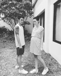 Foto-Foto Baby Bump Dahlia Poland, Cantik Dengan Gaya Casual