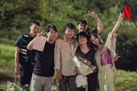 Foto-Foto BTS Syuting 'THE FROG' yang Full Senyum & Penuh Tawa, Nggak Sengeri di Drama