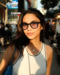 Foto-Foto Cantik Azizah Salsha Liburan di Korea, Dipuji Pratama Arhan - Jajan Street Food