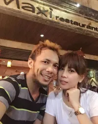 Foto-Foto Cici, Istri Norman Kamaru Yang Hot Mom & Super Cantik!