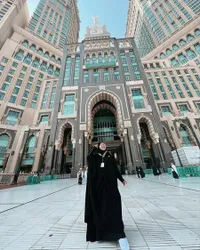 Foto-foto Evi Masamba Tak Pakai Hijab Sepulang Umrah, Sindir Terlalu Banyak Orang Sok Suci