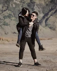 Foto-Foto Ini Bukti Samuel & Franda Pasangan Traveling Romantis