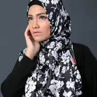 Foto-Foto Intan Nuraini Yang Mantap Berhijab, Makin Cantik Islami