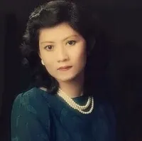 Foto-Foto Jadul Ani Yudhoyono, Sudah Cantik & Stylish Sejak Dulu!