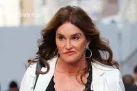 Foto-Foto Memalukan Caitlyn Jenner, Wajah Tanpa Makeup - Editan