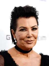 Foto-Foto Memalukan Kris Jenner, Mabuk Hingga Tepar - Bibir Tebal