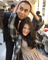 Foto-Foto Mesra Raditya Dika dan Pacar Cantiknya, Anissa Aziza