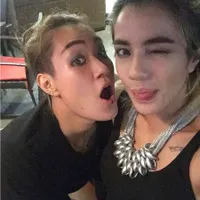 Foto-Foto Mesra Sheila Marcia dan Melody, Seperti Pacaran!