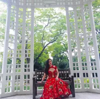 Foto-Foto Nia Daniati di Singapura, Ada Sosok Pria Misterius!