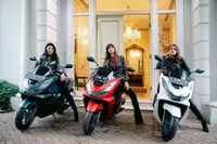 Foto-Foto Nia Ramadhani Naik Sederet Kendaraan Mewah: Helikopter, Motor Gede, Sampai Kapal Yacht!