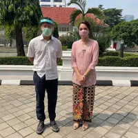 Foto-Foto Nicholas Saputra dan Sederet Selebriti Ikut Program Vaksinasi Seniman & Budayawan di Galeri Nasional Indonesia