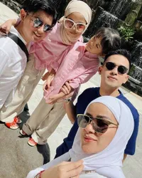 Foto-foto Olla Ramlan dan Aufar Hutapea Kompak Ajak Anak-anak Liburan di Bali, Tegaskan Hubungannya Sebatas Teman Baik
