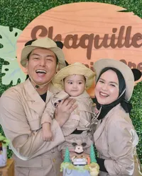 Foto-Foto Perayaan Ultah Pertama Baby Shaquille Anak Roger Danuarta dan Cut Meyriska, Cute Banget Bertema Safari!