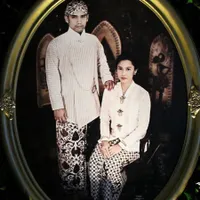 Foto-Foto Pernikahan Dian Sastro - Indra 5 Tahun Lalu, Romantis!