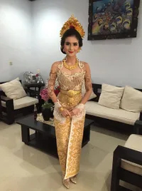 Foto-Foto Prosesi Ngidih Pernikahan Kadek Devi, Dikawal Panser!